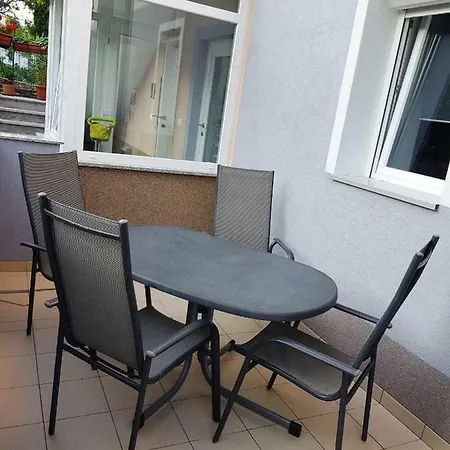 Διαμέρισμα Apartmaji Hrvatin V Kortah *